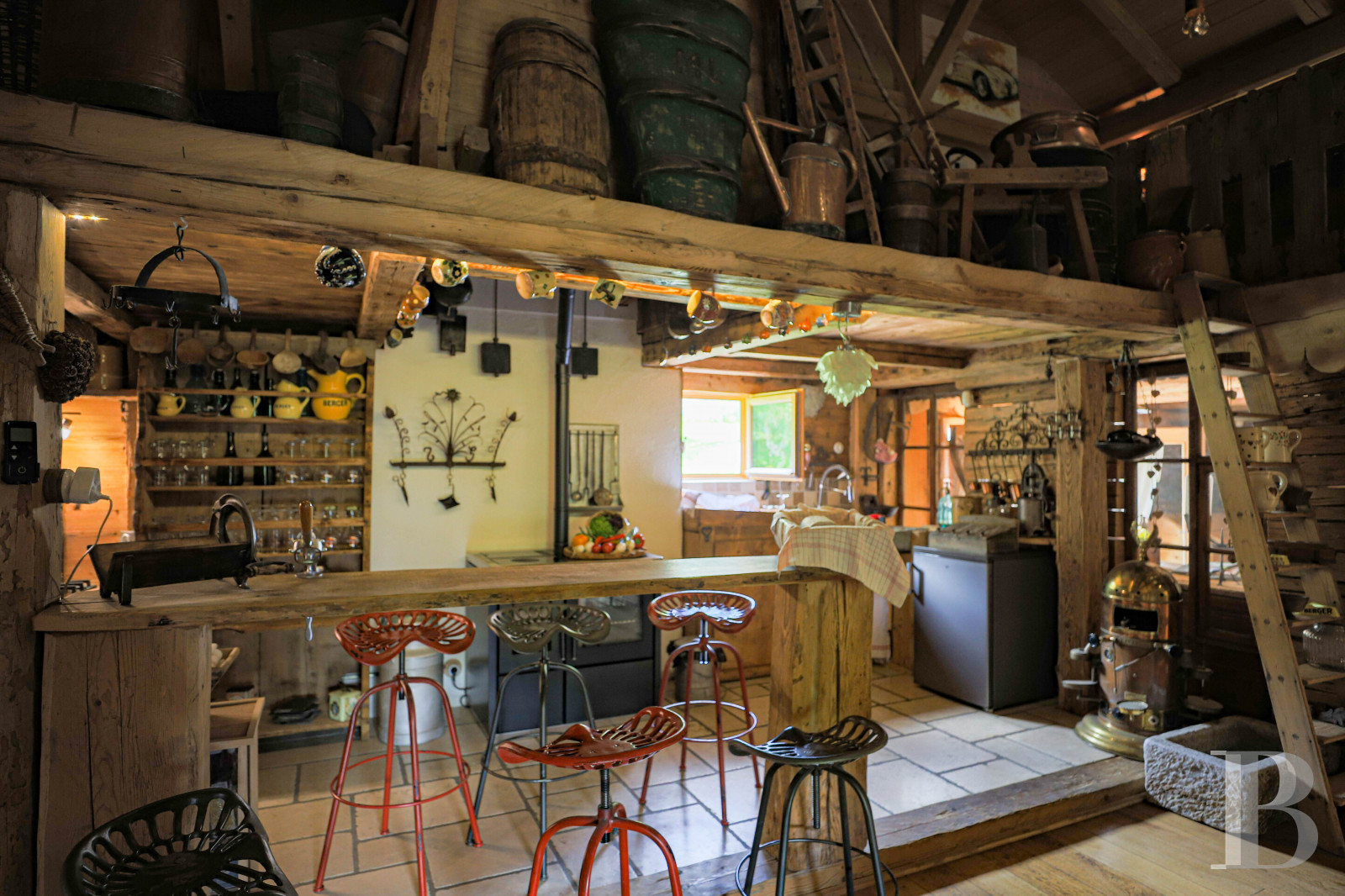 A traditional chalet barn surrounded by alpine pastures in Haute-Savoie, not far from Morzine - photo  n°18